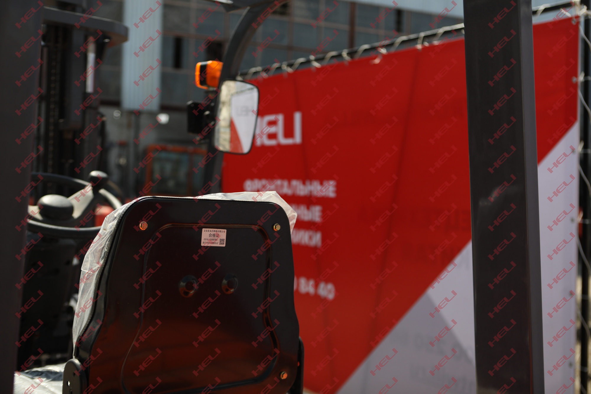 Бензиновый вилочный погрузчик HELI CPQD30