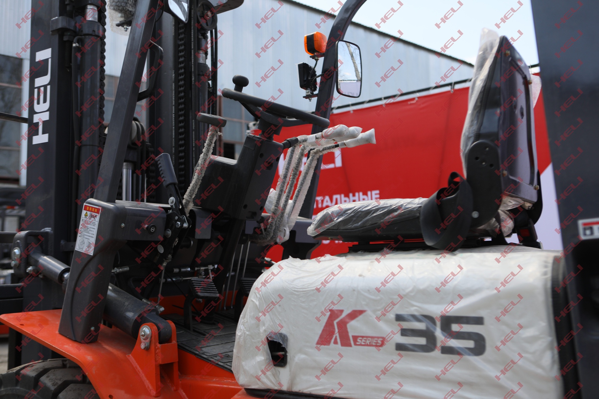 Газ-бензиновый вилочный погрузчик HELI CPQYD35