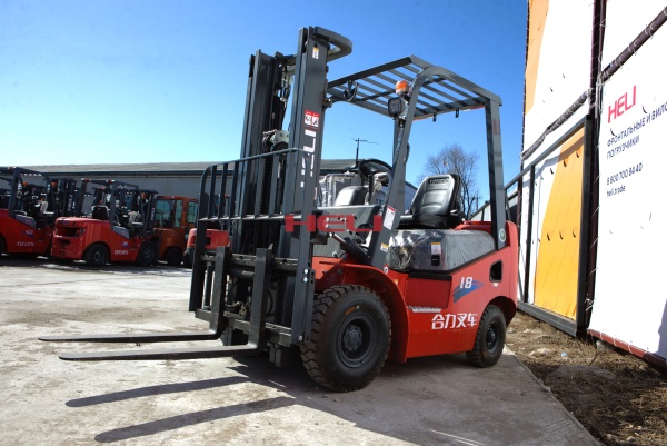 Бензиновый вилочный погрузчик HELI CPQD18