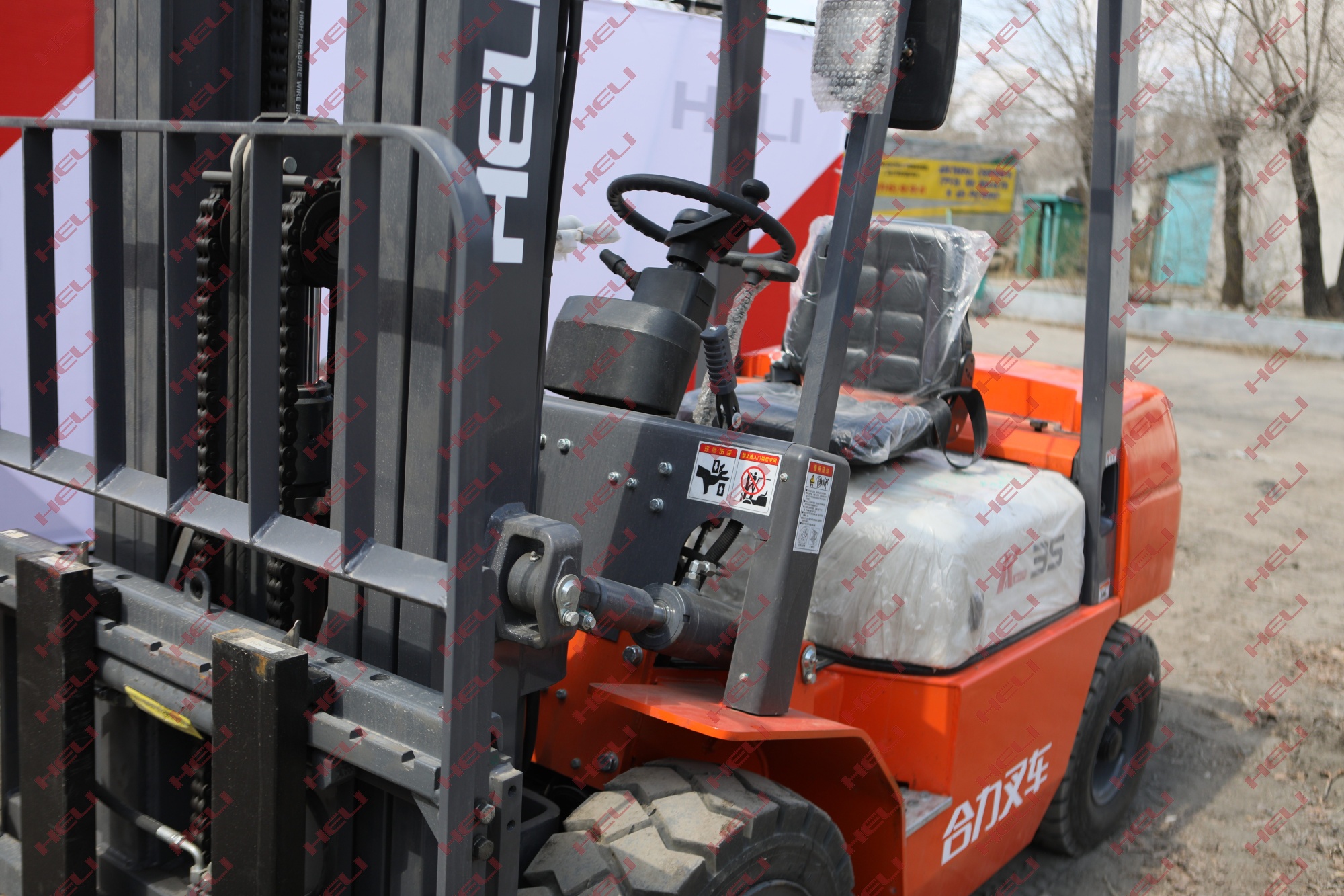 Газ-бензиновый вилочный погрузчик HELI CPQYD35