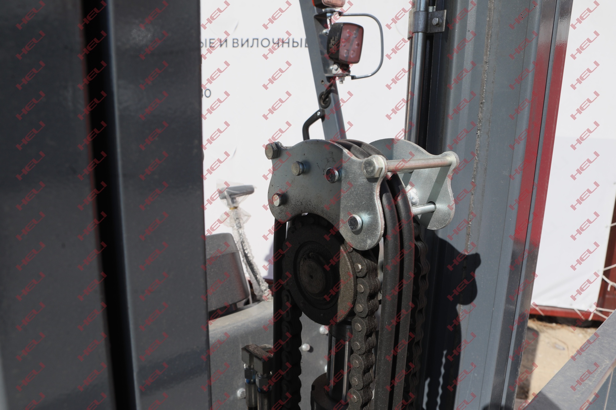 Бензиновый вилочный погрузчик HELI CPQD18