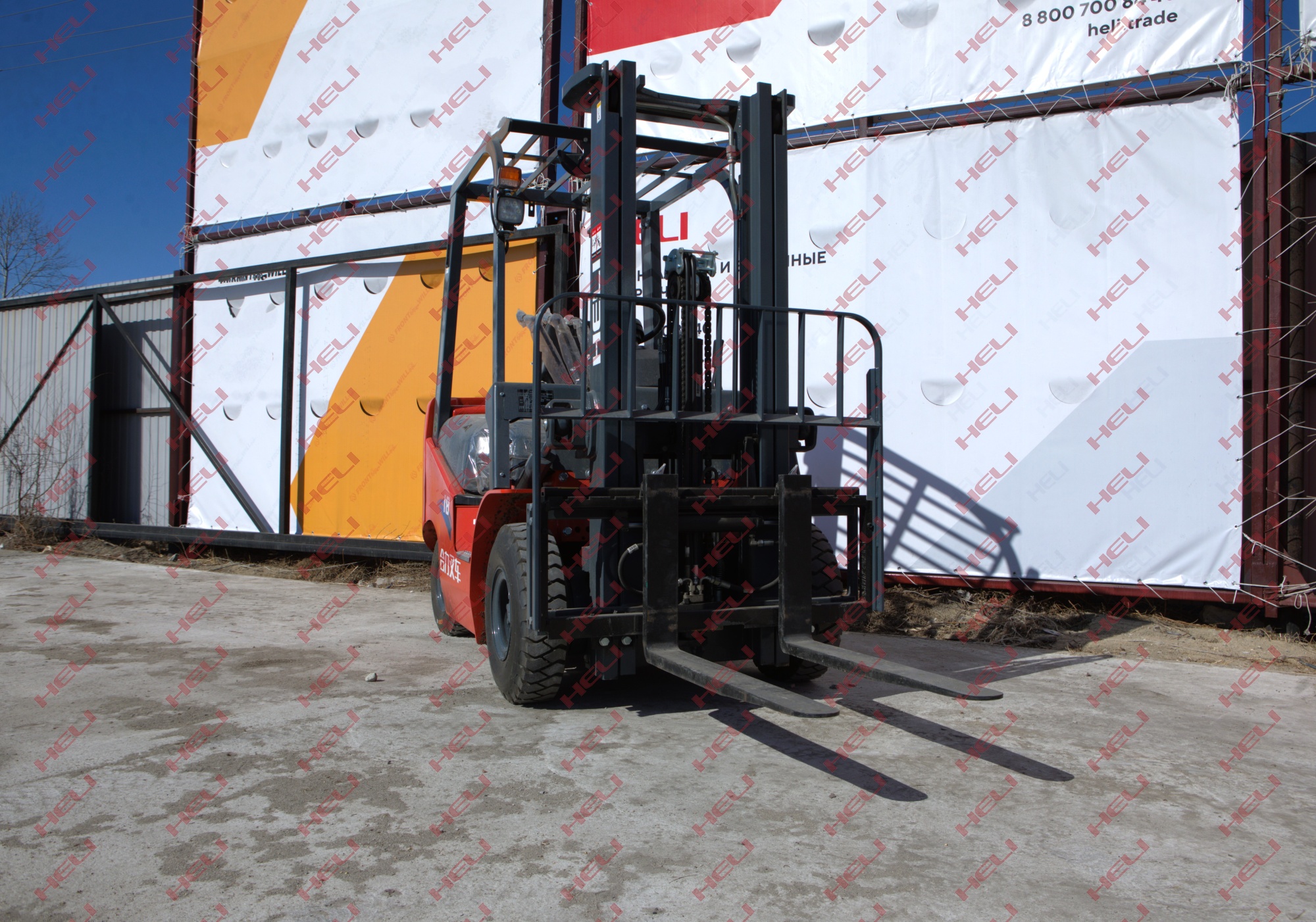 Бензиновый вилочный погрузчик HELI CPQD18