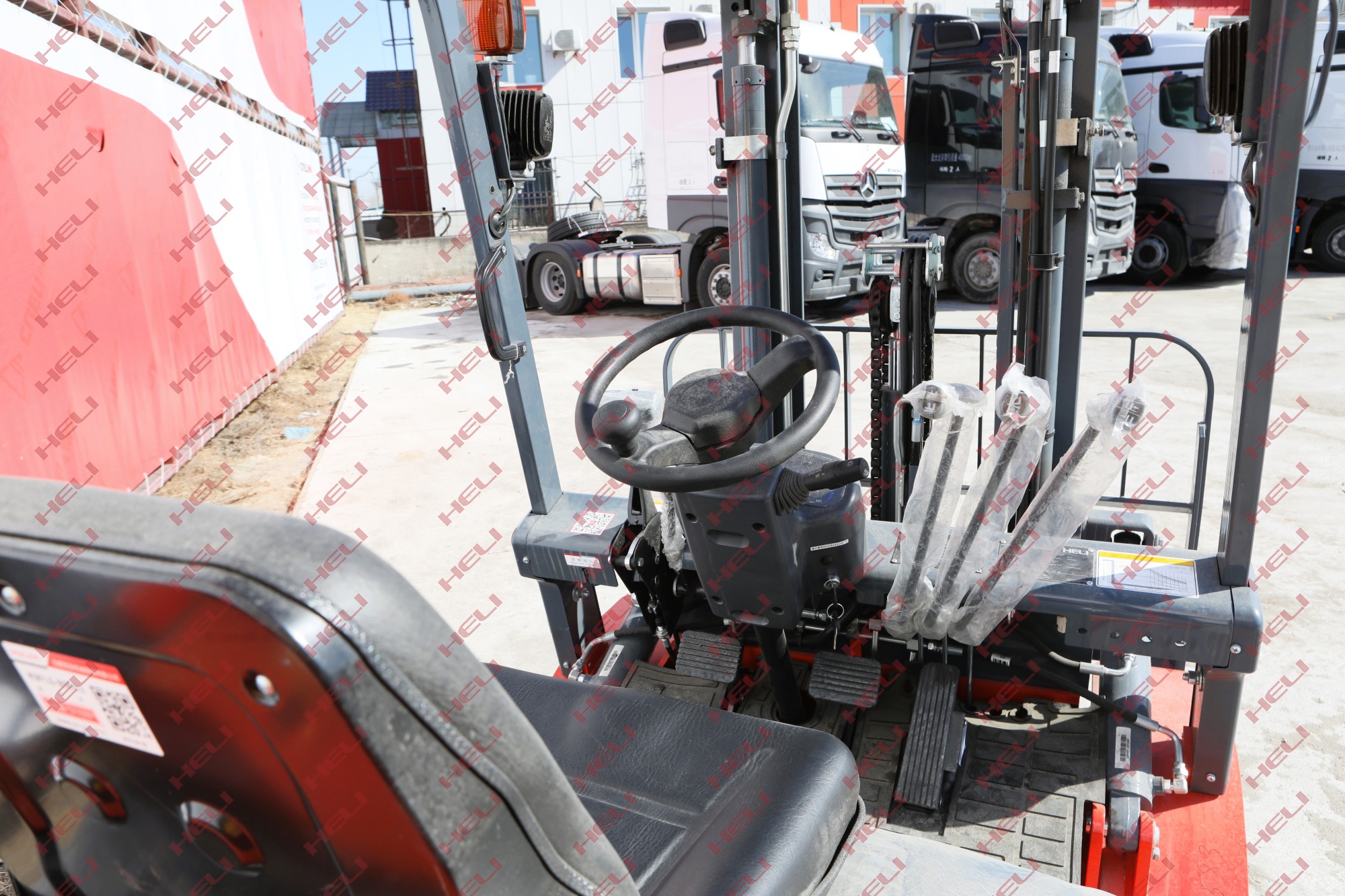 Бензиновый вилочный погрузчик HELI CPQD18