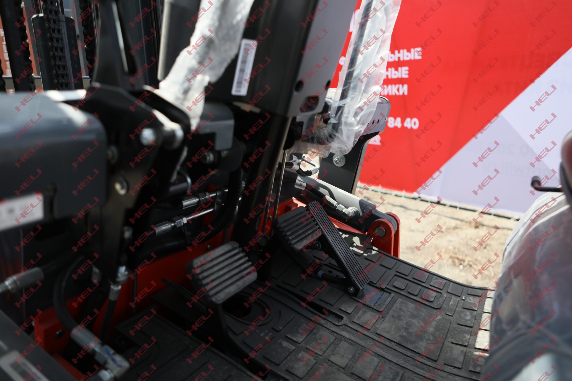 Бензиновый вилочный погрузчик HELI CPQD20