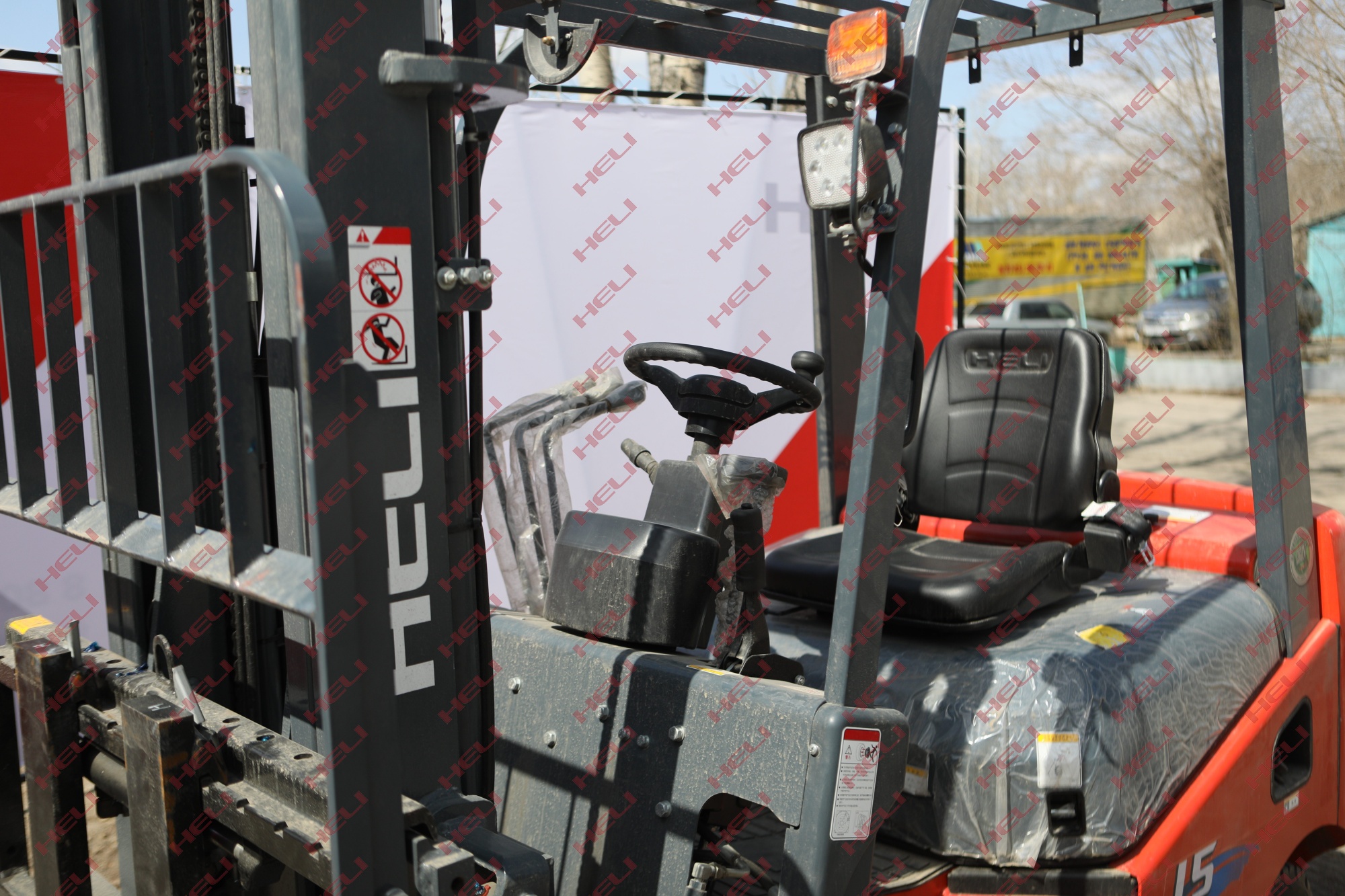 Бензиновый вилочный погрузчик HELI CPQD15