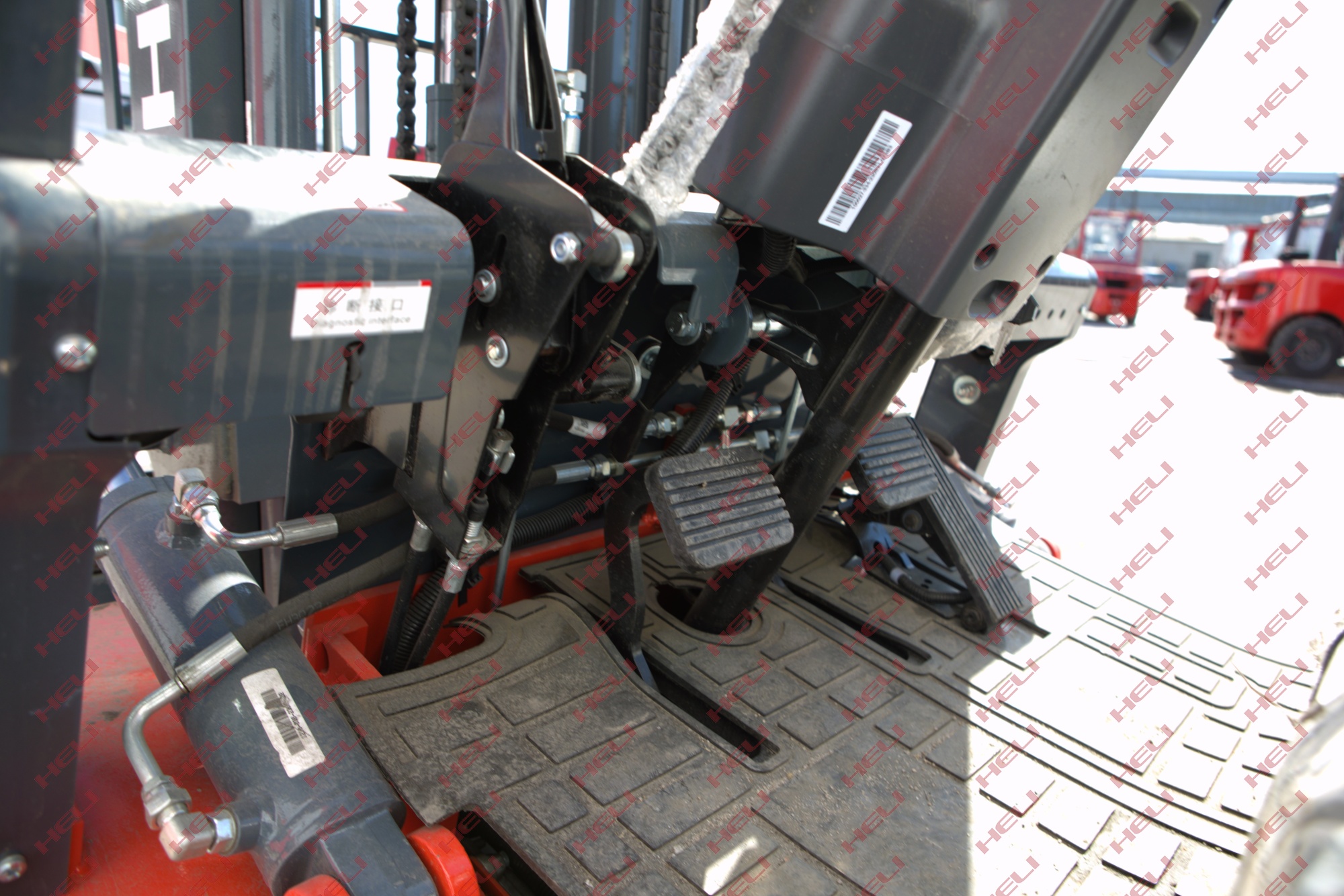 Бензиновый вилочный погрузчик HELI CPQD18