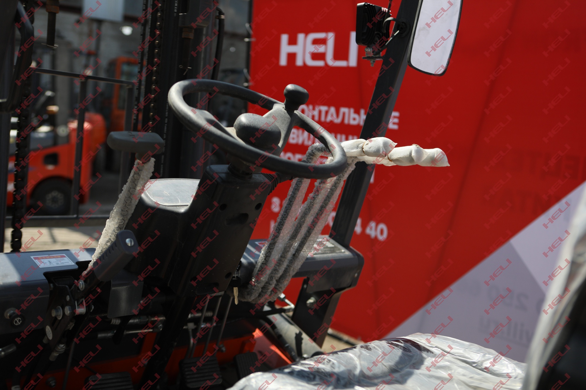 Бензиновый вилочный погрузчик HELI CPQD30