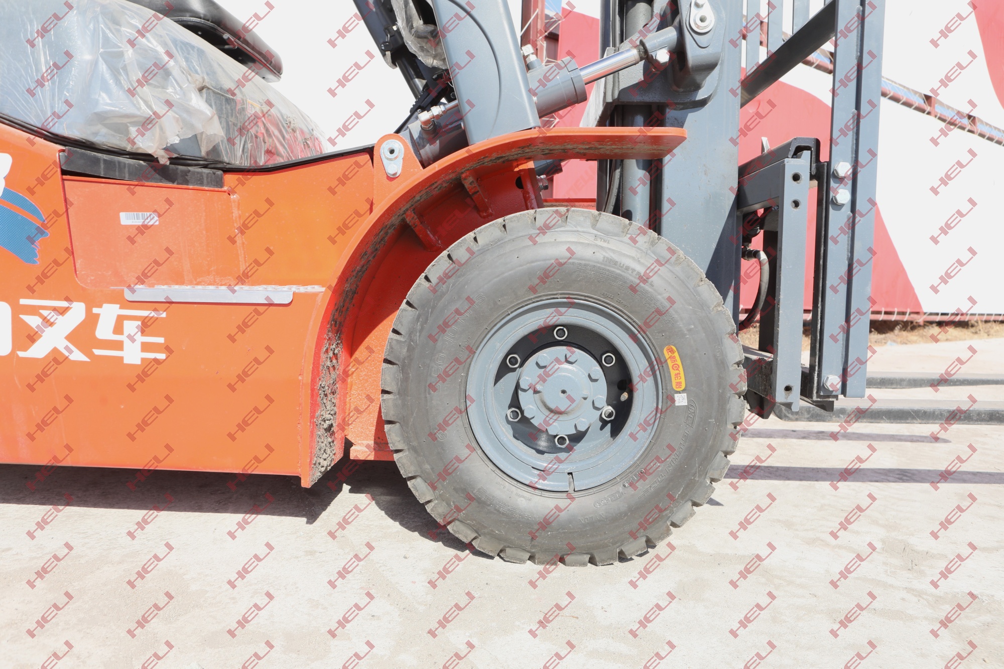 Бензиновый вилочный погрузчик HELI CPQD18