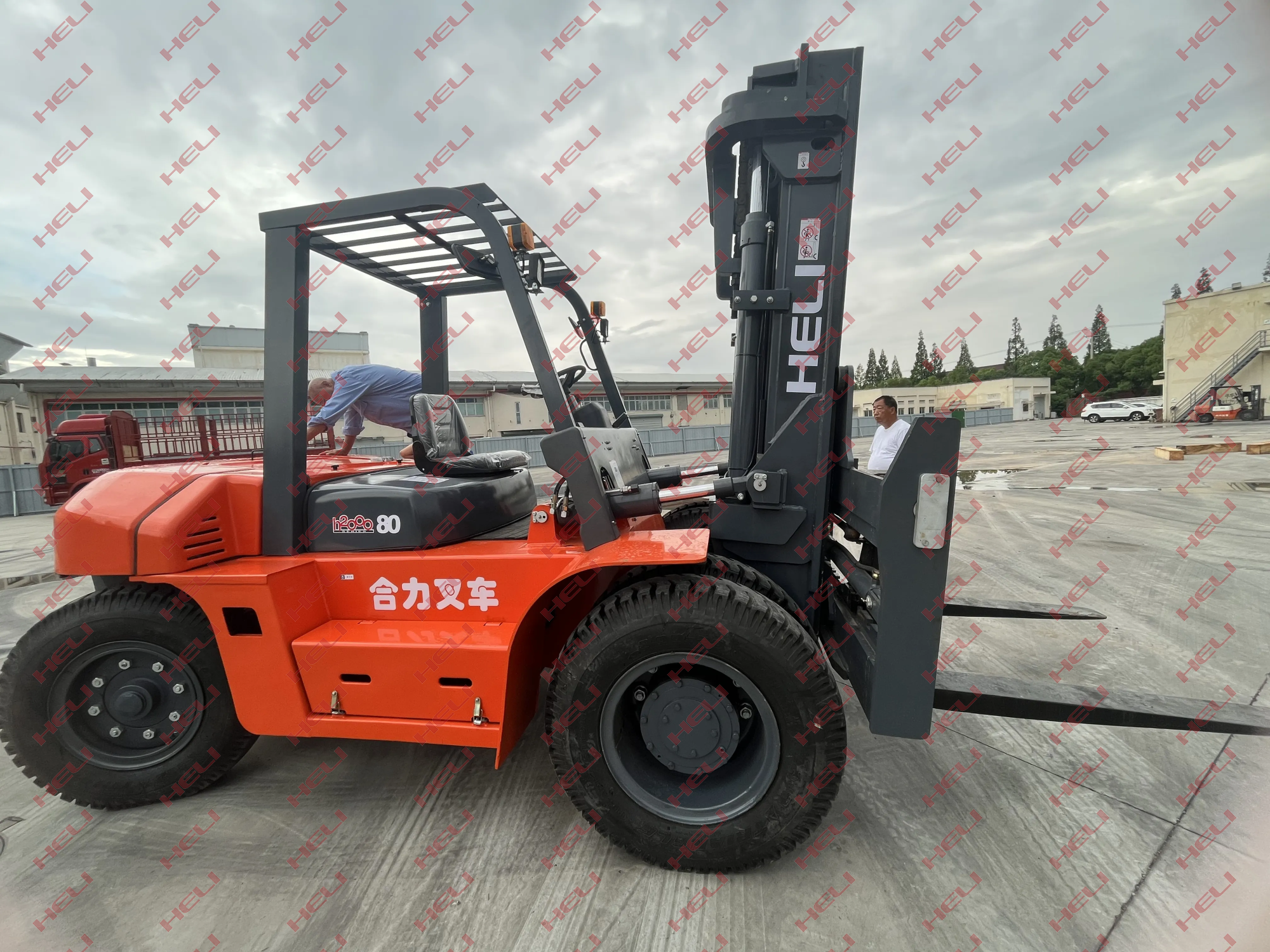 Дизельный вилочный погрузчик HELI CPCD80